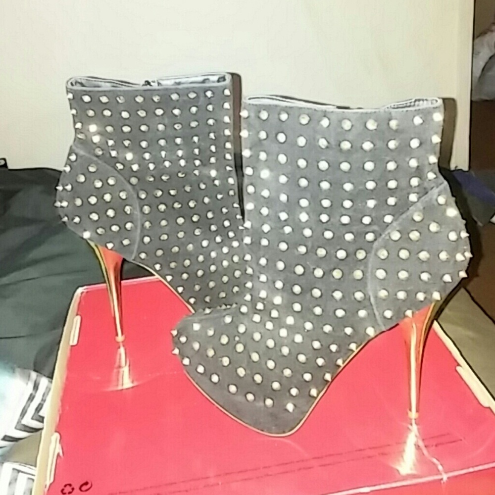 Boots - Picture 2 of 4